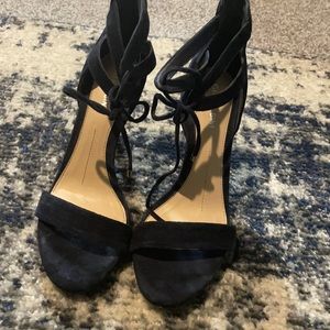 Gorgeous navy heels!